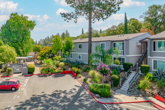 The Overlook Apartments in Auburn, CA - Foto de edificio - Building Photo