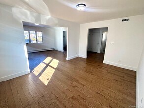 225 Cleveland Ave in Mineola, NY - Building Photo - Building Photo