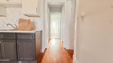 554 Washington Ave in Albany, NY - Foto de edificio - Building Photo