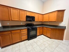 2340 Catavee Ave in Tulare, CA - Building Photo - Building Photo