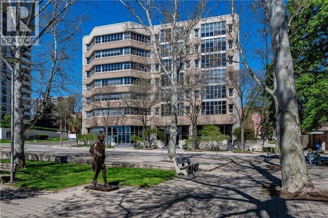 66 Bay St S in Hamilton, ON - Building Photo - Building Photo