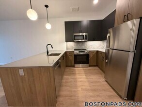 199 Gardner St in Boston, MA - Foto de edificio - Building Photo