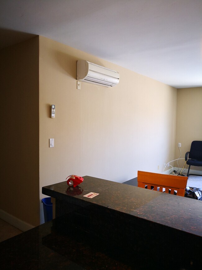 10982 Roebling Ave, Unit 513 in Los Angeles, CA - Foto de edificio - Building Photo