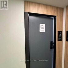 430 Square One Dr in Mississauga, ON - Building Photo - Building Photo