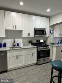 2549 Shields St photo'