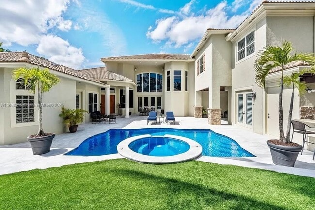 property at 8948 Pinebrook Ct