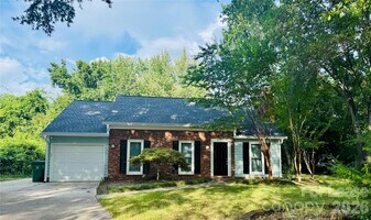 2423 Emstead Ct in Charlotte, NC - Building Photo