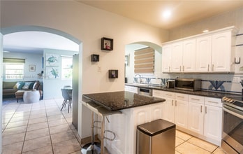 1745 SW 11th Terrace in Miami, FL - Foto de edificio - Building Photo