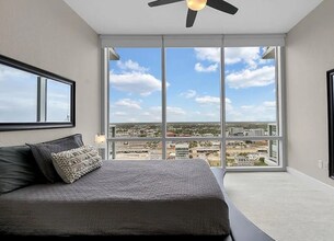 150 E Robinson St in Orlando, FL - Foto de edificio - Building Photo