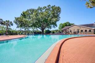 Park at Lake Magdalene Apartments and Townhomes in Tampa, FL - Building Photo