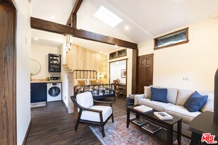 1722-1722 1/2 N Stanley Ave in Los Angeles, CA - Building Photo