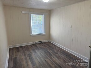 826 Cantwell St in Charlotte, NC - Building Photo - Building Photo