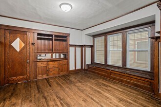 3028 N Oakland Ave in Milwaukee, WI - Building Photo - Building Photo