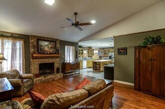 3017 Adrienne Dr in College Station, TX - Building Photo - Building Photo