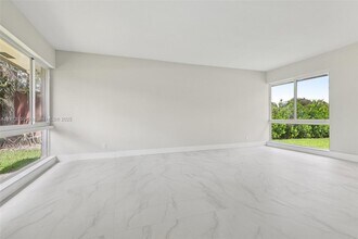 20 W Tropical Way in Plantation, FL - Building Photo - Building Photo