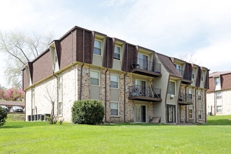 Clover Creek in Des Moines, IA - Building Photo - Building Photo
