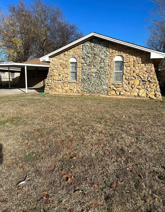 1608 Melinda Ln in Midwest City, OK - Building Photo