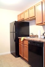 Riverstone Court Apartments - Beechmont Ave in Cincinnati, OH - Foto de edificio - Interior Photo
