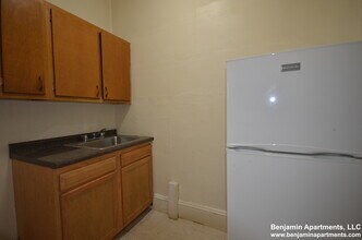 1340A Commonwealth Ave, Unit 32 in Boston, MA - Building Photo - Building Photo