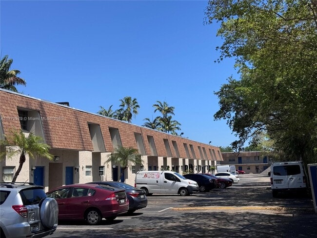 15389 S Dixie Hwy in Palmetto Bay, FL - Building Photo - Building Photo