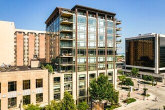 10 W Mifflin St in Madison, WI - Building Photo - Building Photo