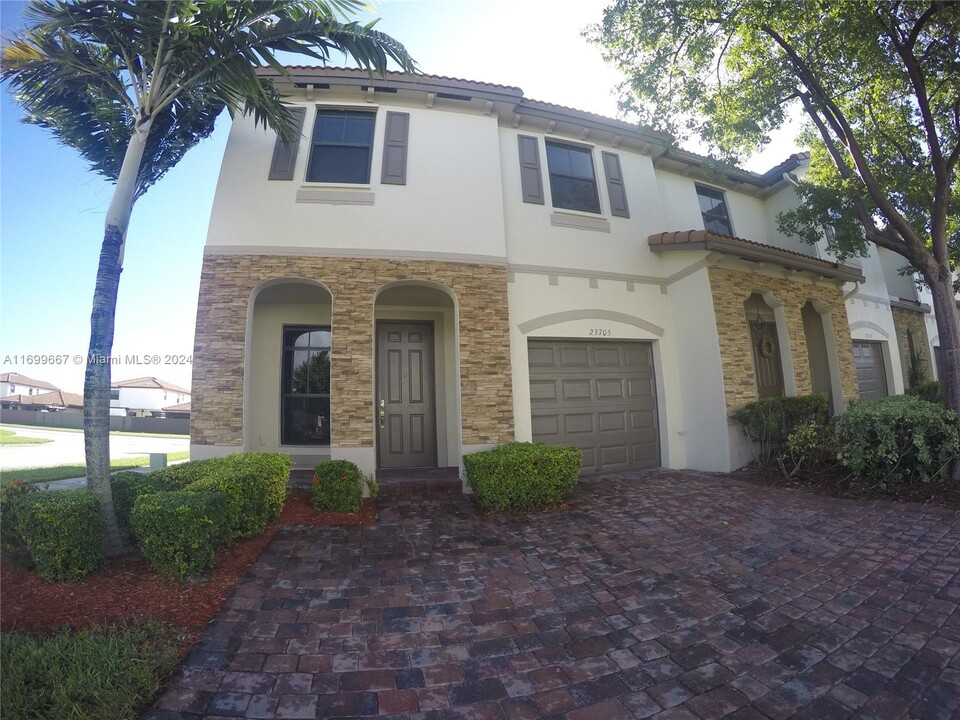 23705 SW 117th Ct in Homestead, FL - Foto de edificio