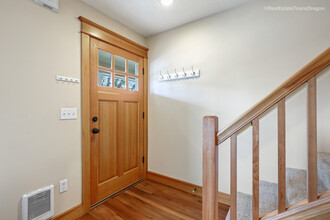 2507 E Burnside St in Portland, OR - Building Photo - Interior Photo