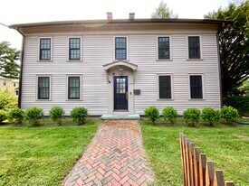 206 Elm St, Unit 2 in Northampton, MA - Building Photo