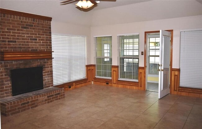 314 Raintree Ln in Lake Jackson, TX - Building Photo - Building Photo