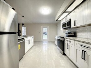 722 W Alamo Dr in Lakeland, FL - Building Photo - Building Photo