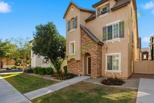 1356 S Sabino Dr in Gilbert, AZ - Building Photo