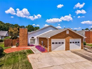 215 Arbor Way, Unit Standard Renovated in Fayetteville, GA - Building Photo - Building Photo