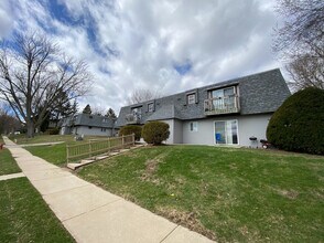 Fox Ridge in Fox Lake, WI - Foto de edificio - Building Photo