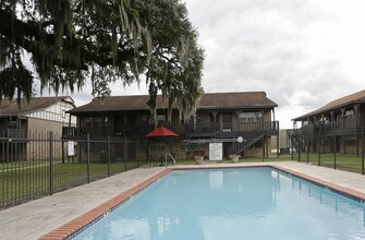 Canterbury House Apartments in Houma, LA - Building Photo - Building Photo