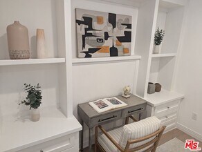 7100 Playa Vista Dr in Los Angeles, CA - Building Photo - Building Photo