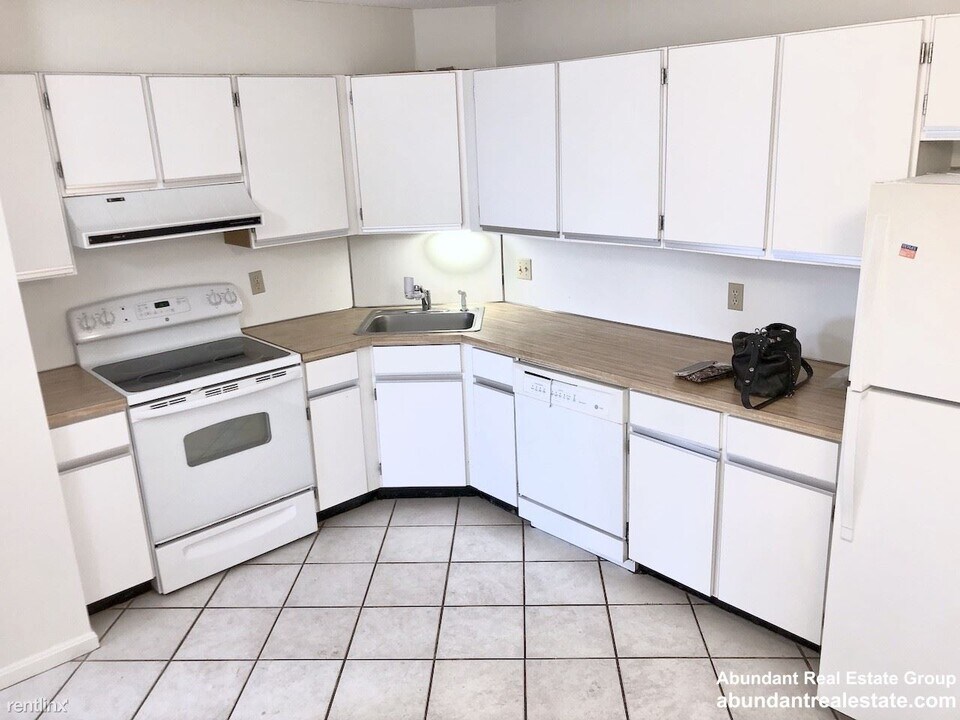 151 Coolidge Ave-Unit -Apt 605 in Watertown, MA - Foto de edificio