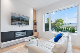 4084 W 10th Ave in Vancouver, BC - Building Photo