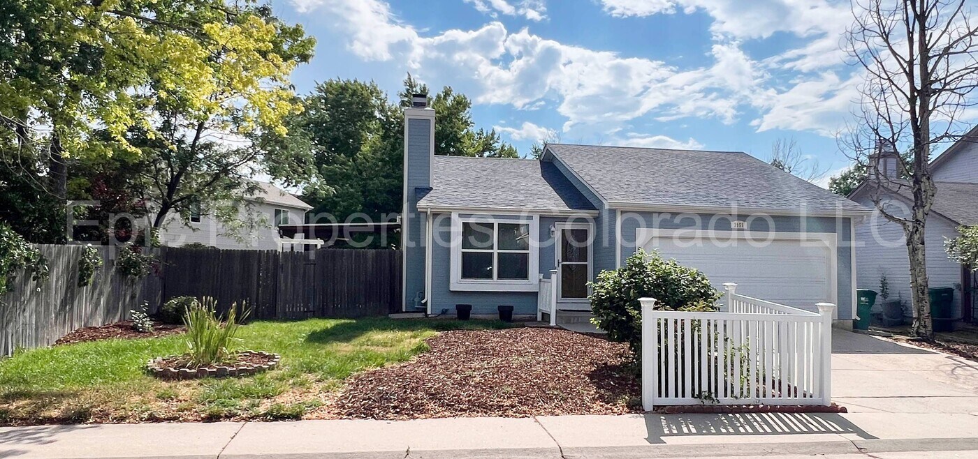 3955 S Flanders Way in Aurora, CO - Building Photo