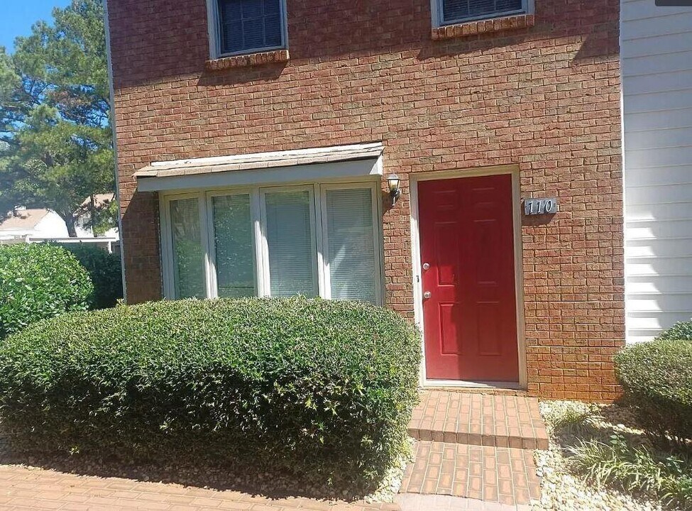 110 Holcomb Ferry Rd in Roswell, GA - Building Photo