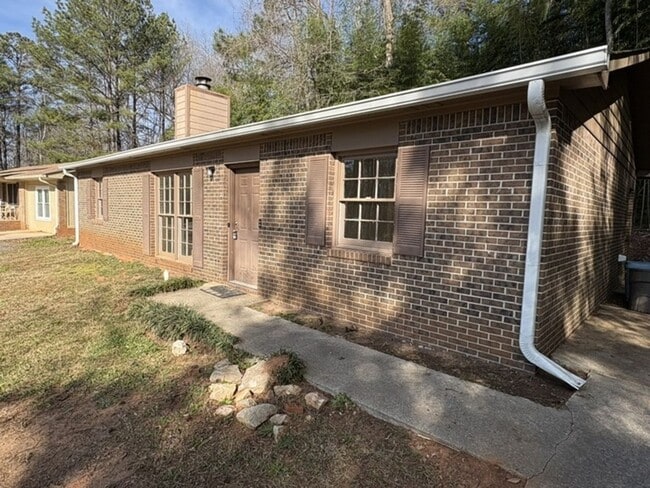 11 Brookfield Dr in Newnan, GA - Building Photo - Building Photo