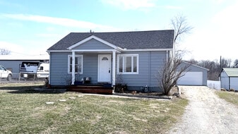 2088 Skylark Ln in Newburgh, IN - Building Photo