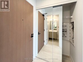 8 Tippett Rd in Toronto, ON - Building Photo - Building Photo