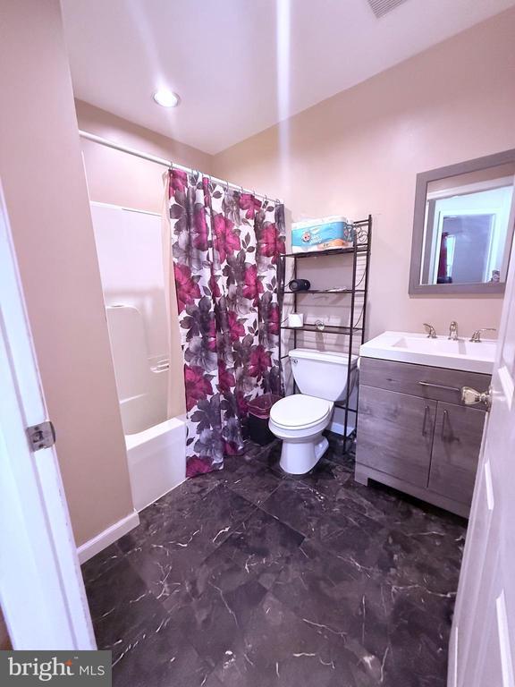 697 Johnstone St in Perth Amboy, NJ - Building Photo - Building Photo