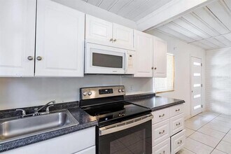 2916 W Paris St-Unit -2 in Tampa, FL - Building Photo - Building Photo