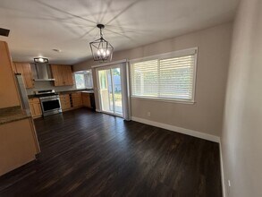 955 Woodvale Dr in Dixon, CA - Building Photo - Building Photo