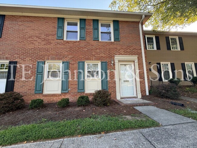 property at 3915 Valley Ct