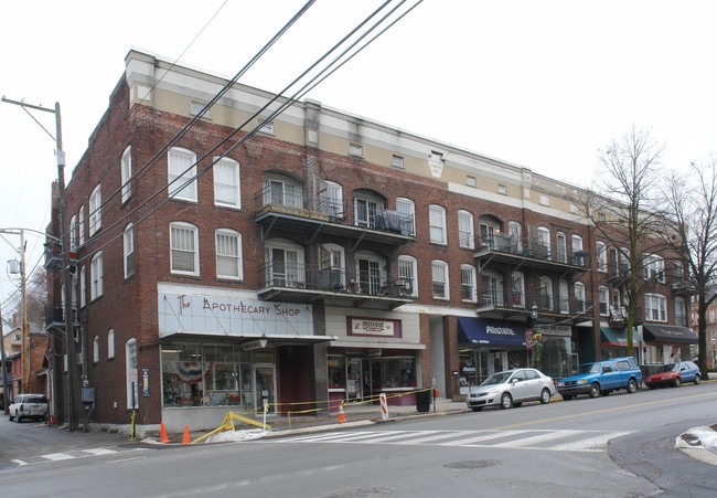 100-114 N Allegheny St in Bellefonte, PA - Foto de edificio - Building Photo