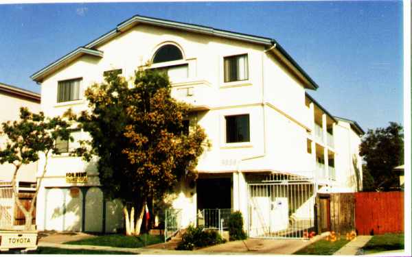 9336 Glasgow Pl in Los Angeles, CA - Foto de edificio