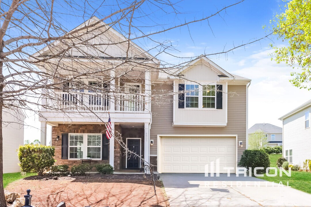 6909 Barefoot Forest Dr in Charlotte, NC - Building Photo