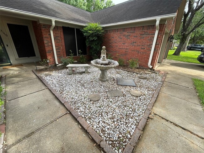 property at 7110 Pembrough Ln